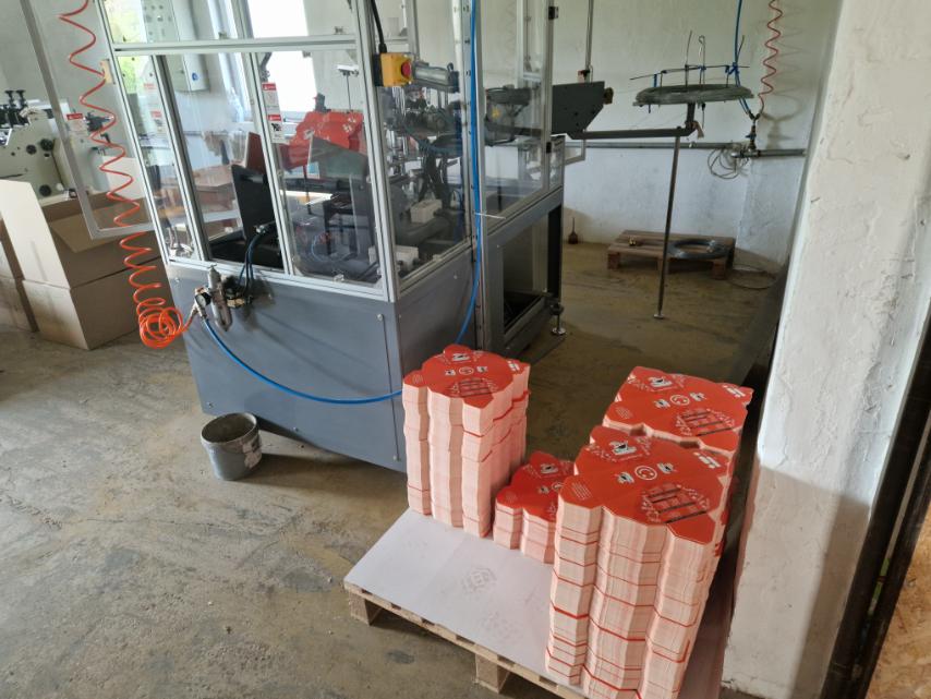 Metal handle take away box machine